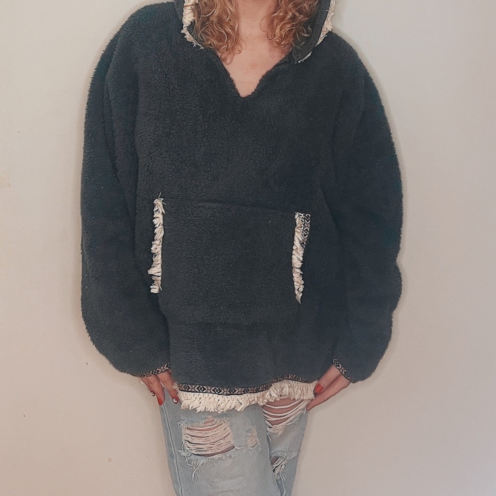 GREY HOODIE SWEATSHIRT